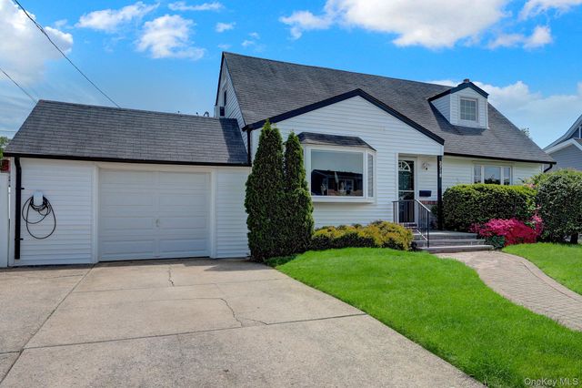 2718 Rowehl Drive, East Meadow, NY 11554