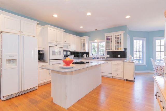 12 Kristen Circle, North Attleboro, MA 02760