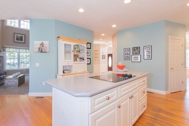 12 Kristen Circle, North Attleboro, MA 02760