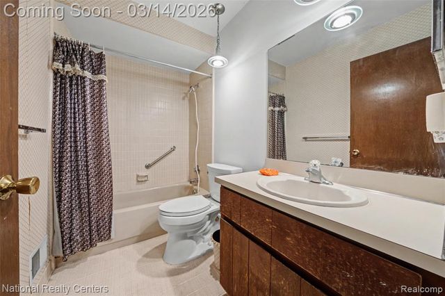 90 Willow Way, Waterford, MI 48328