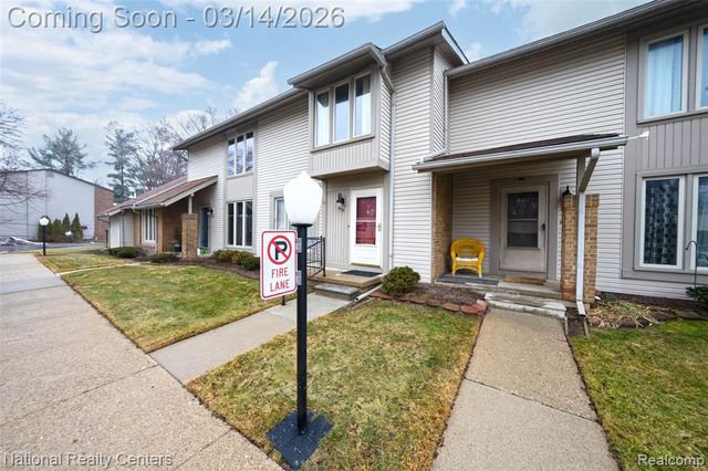 90 Willow Way, Waterford, MI 48328