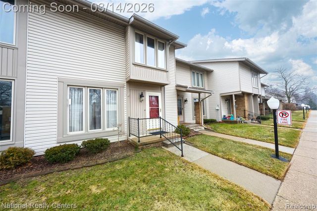 90 Willow Way, Waterford, MI 48328