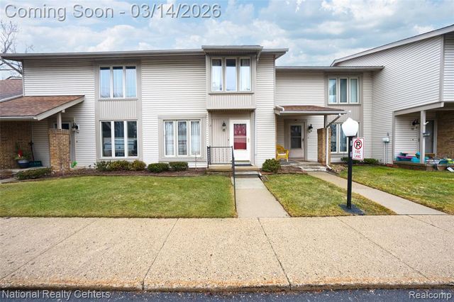 90 Willow Way, Waterford, MI 48328