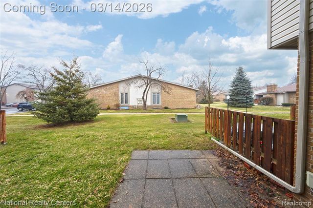 90 Willow Way, Waterford, MI 48328