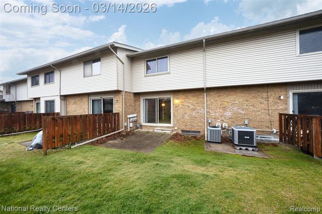 90 Willow Way, Waterford, MI 48328