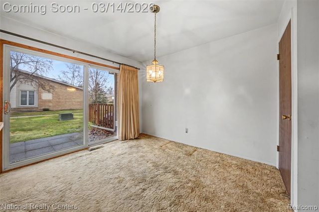 90 Willow Way, Waterford, MI 48328