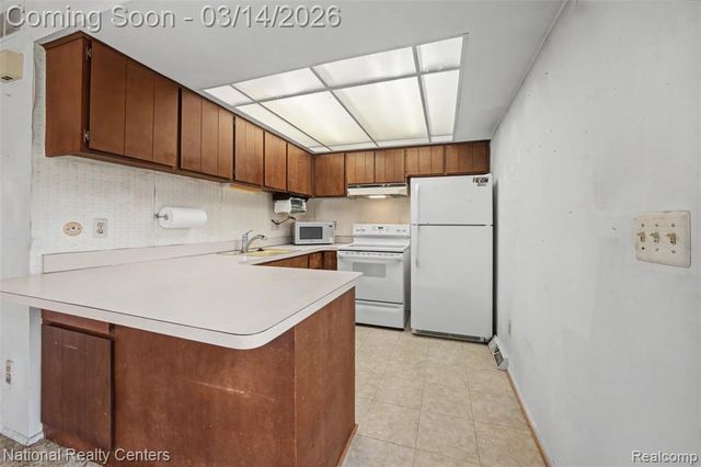 90 Willow Way, Waterford, MI 48328