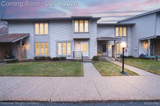 90 Willow Way, Waterford, MI 48328