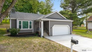 7805 Potter Plaza, Omaha, NE 68122