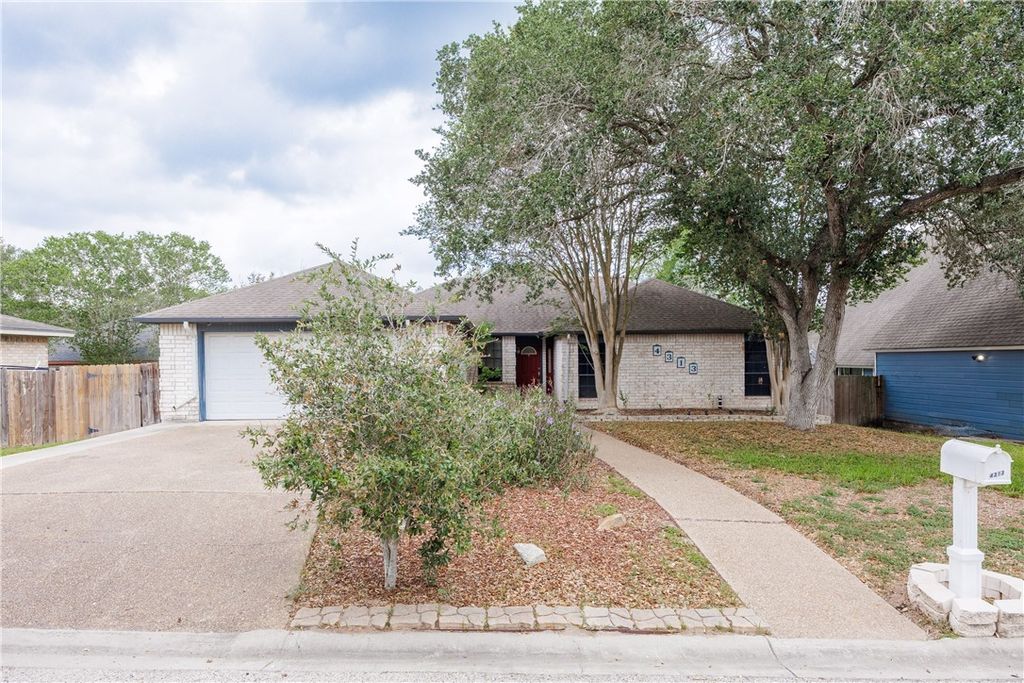 4313 Wolf Creek Ct, Corpus Christi, TX 78410