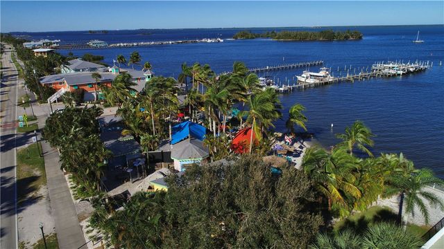 6180 S Mirror Lake Drive 518, Sebastian, FL 32958