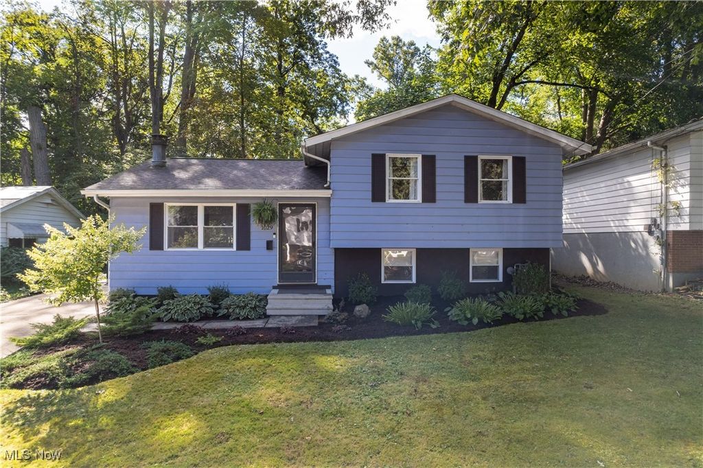1029 Karen Drive, Akron, OH 44313