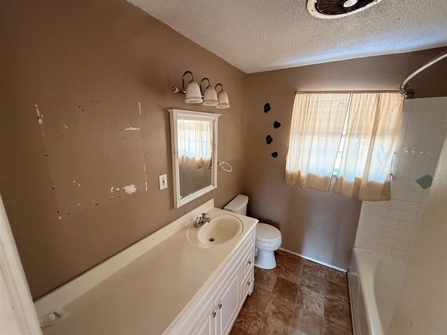 72 SW 45th St, Lawton, OK 73505