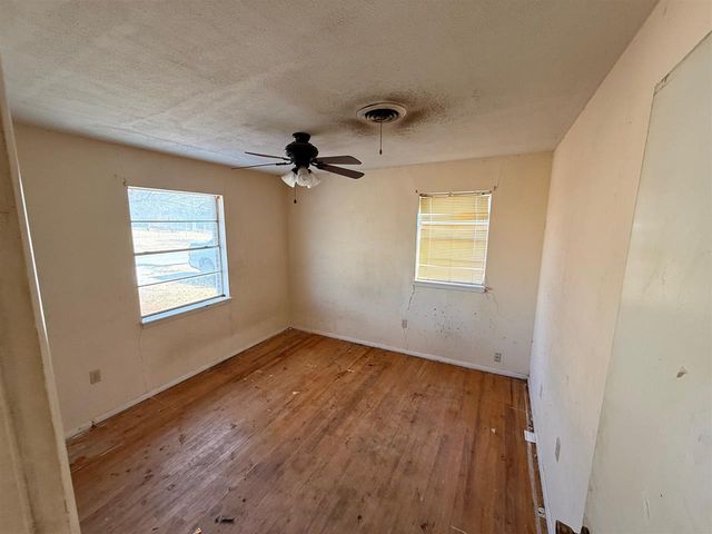 72 SW 45th St, Lawton, OK 73505