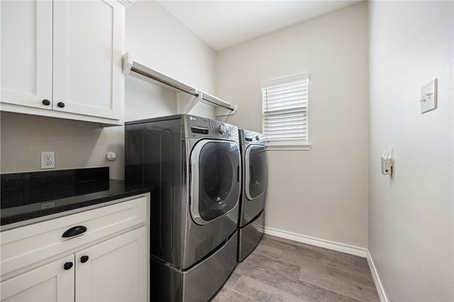 105 John Russell Dr, Portland, TX 78374