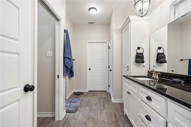 105 John Russell Dr, Portland, TX 78374