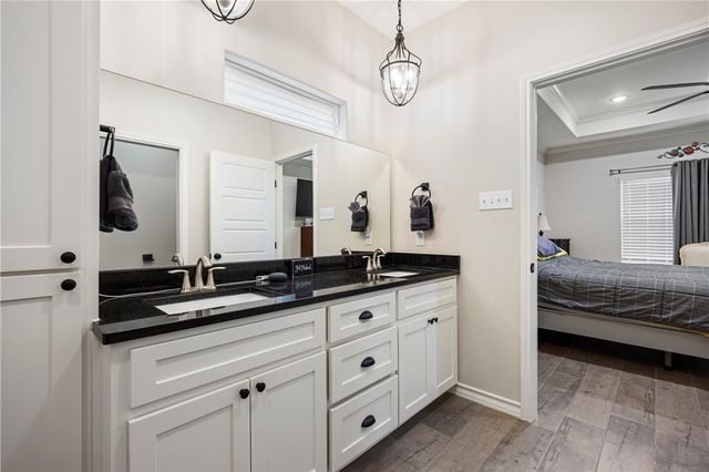 105 John Russell Dr, Portland, TX 78374