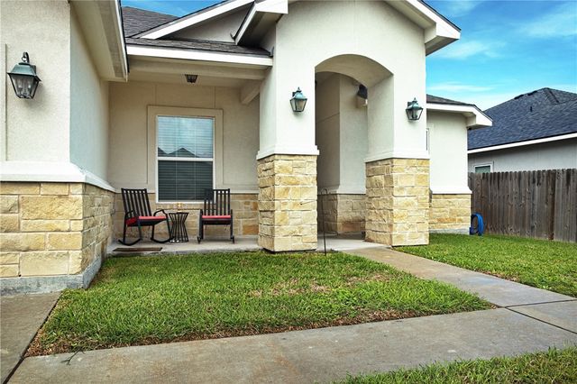 105 John Russell Dr, Portland, TX 78374