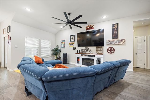 105 John Russell Dr, Portland, TX 78374