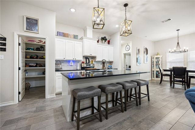 105 John Russell Dr, Portland, TX 78374