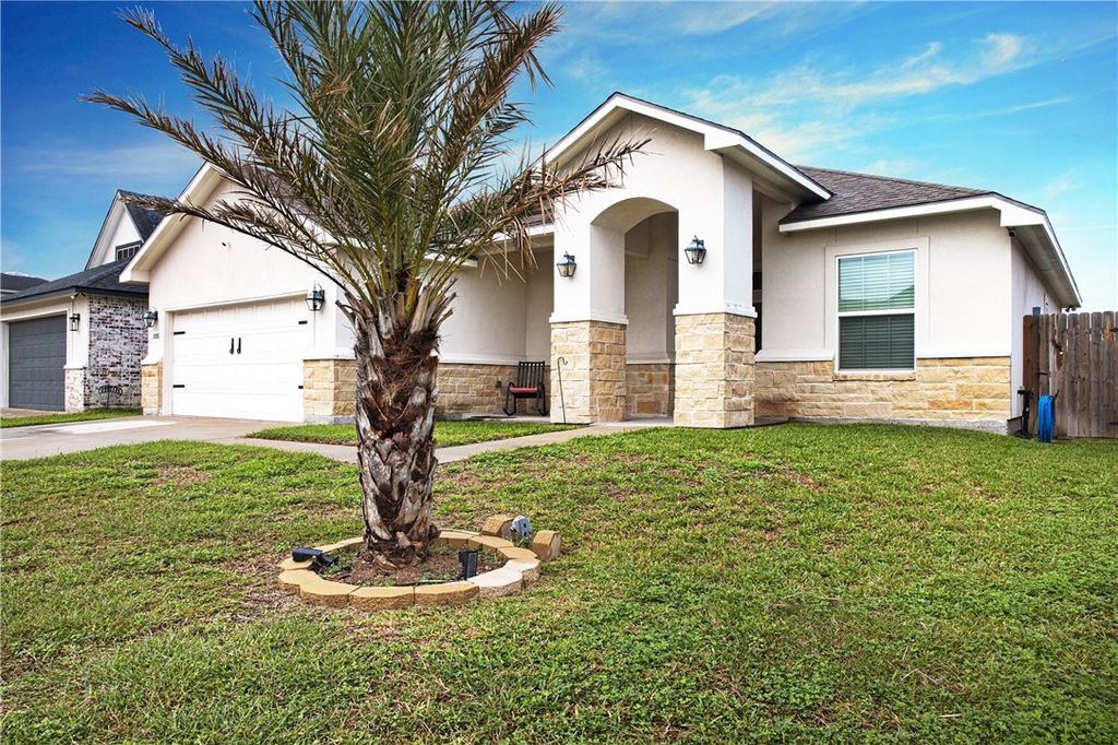 105 John Russell Dr, Portland, TX 78374