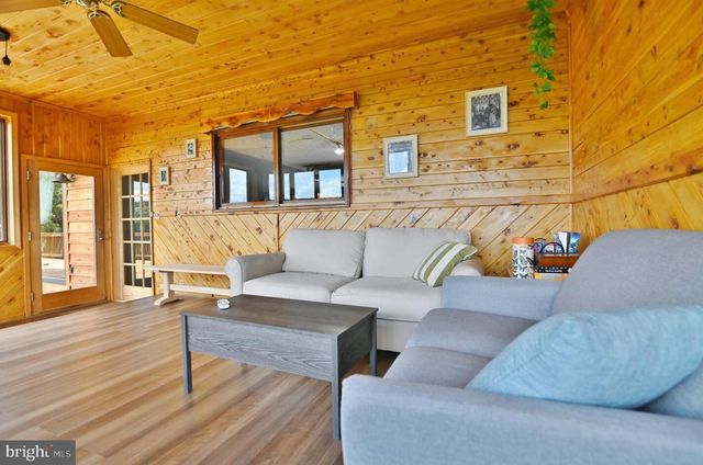 2152 SUPINLICK RIDGE RD, Broadway, VA 22815