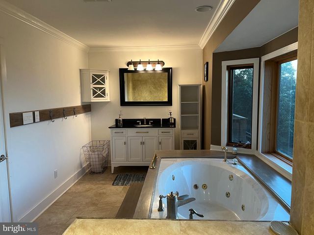 2152 SUPINLICK RIDGE RD, Broadway, VA 22815