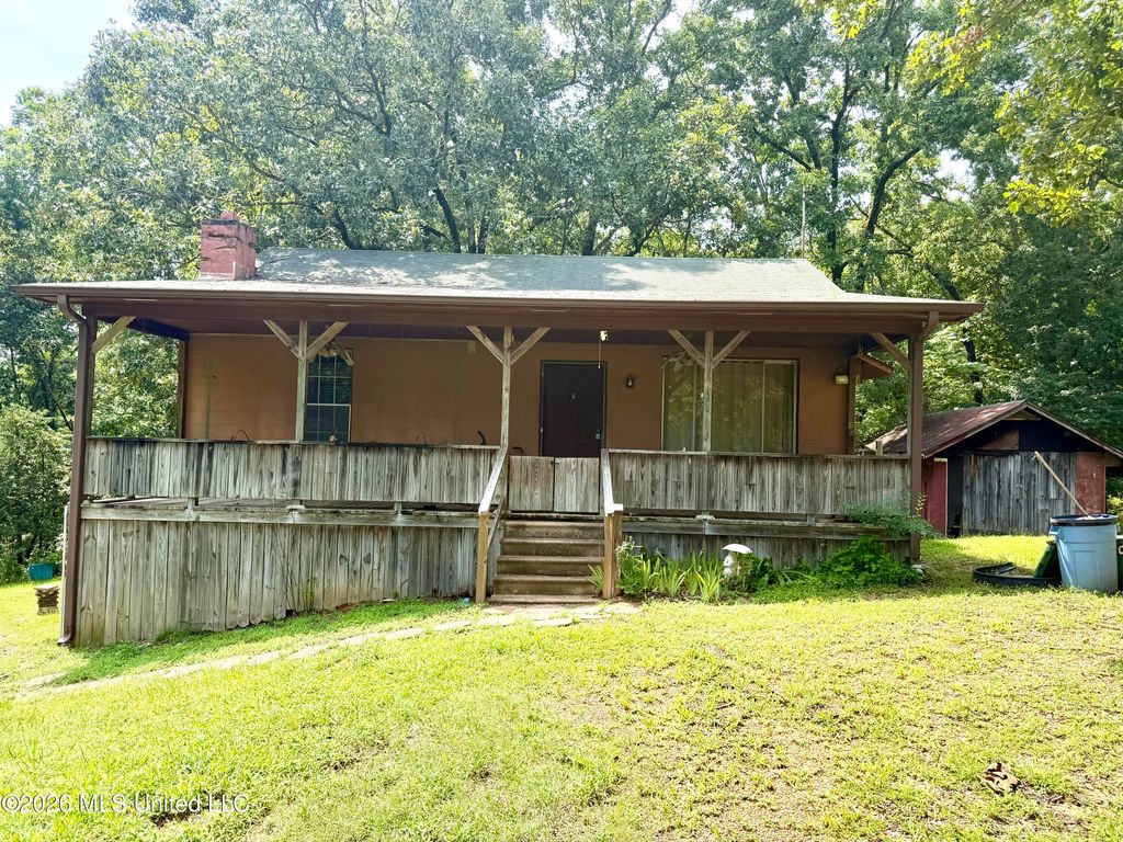 8 County Road 529, Como, MS 38619 — exterior