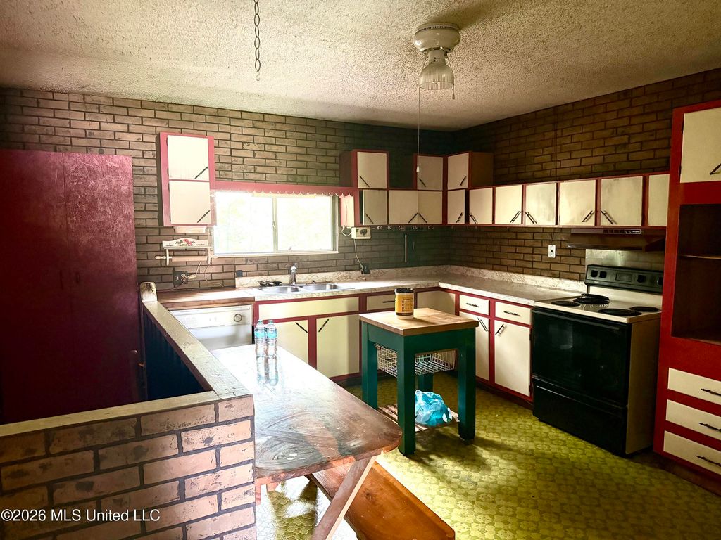 8 County Road 529, Como, MS 38619 — photo 5