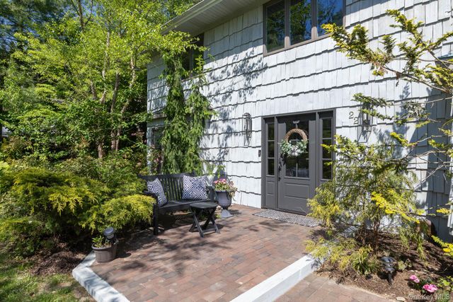 22 Stonehurst Lane, Dix Hills, NY 11746