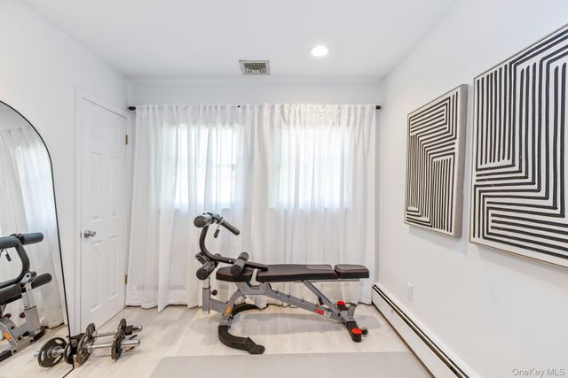 22 Stonehurst Lane, Dix Hills, NY 11746