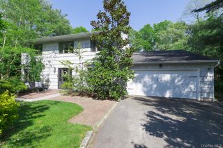 22 Stonehurst Lane, Dix Hills, NY 11746