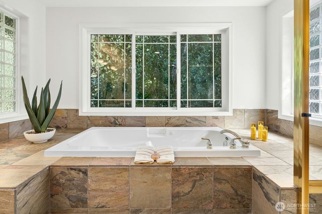 11612 NE 107th Lane, Kirkland, WA 98033