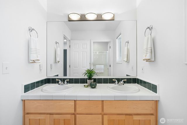 11612 NE 107th Lane, Kirkland, WA 98033