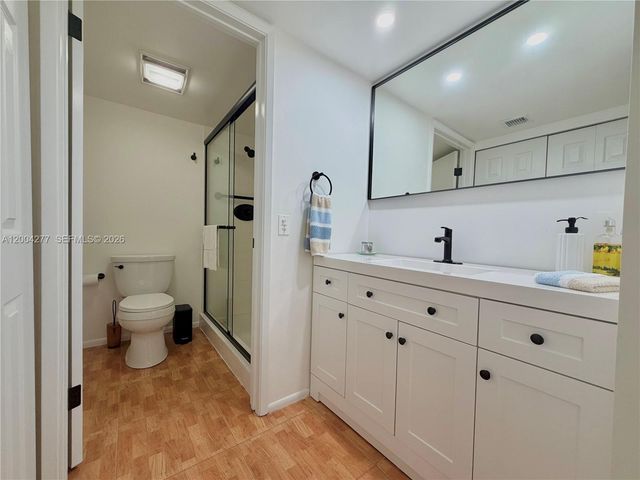 1203 Bahama Bnd G1, Coconut Creek, FL 33066