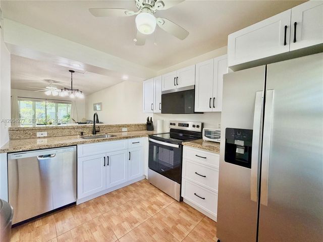 1203 Bahama Bnd G1, Coconut Creek, FL 33066