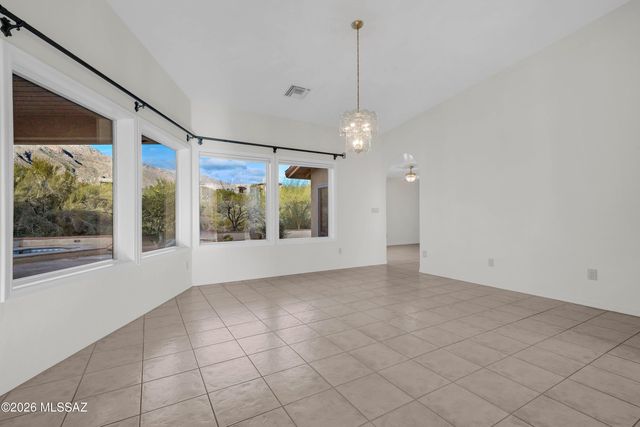 6310 N Cadena De Montanas, Tucson, AZ 85718