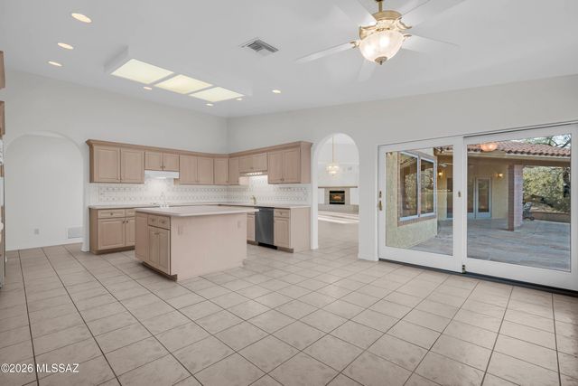 6310 N Cadena De Montanas, Tucson, AZ 85718