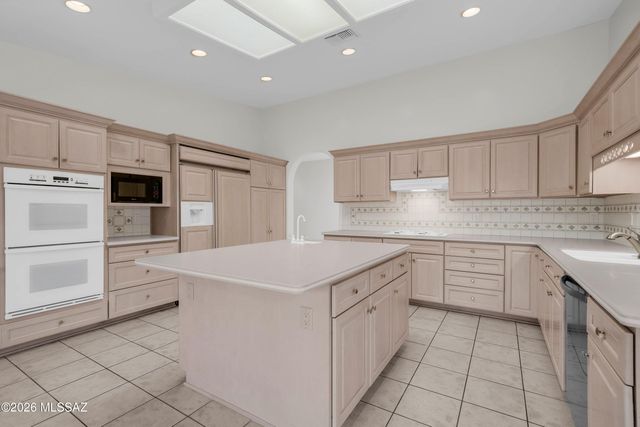 6310 N Cadena De Montanas, Tucson, AZ 85718