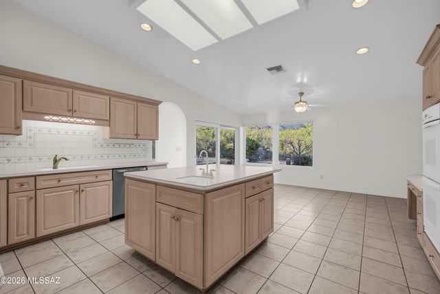 6310 N Cadena De Montanas, Tucson, AZ 85718
