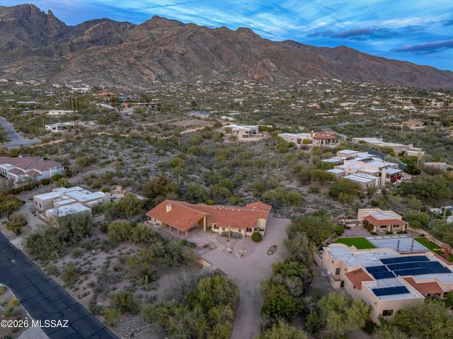 6310 N Cadena De Montanas, Tucson, AZ 85718