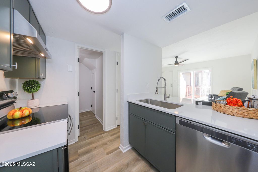 1600 N Wilmot Rd Unit 322, Tucson, AZ 85712