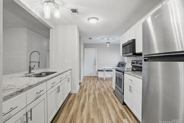 6432 Forest Village, San Antonio, TX 78250