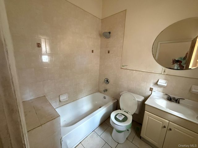 740 E 218th Street, Bronx, NY 10467