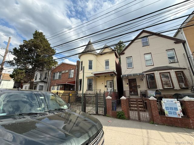 740 E 218th Street, Bronx, NY 10467