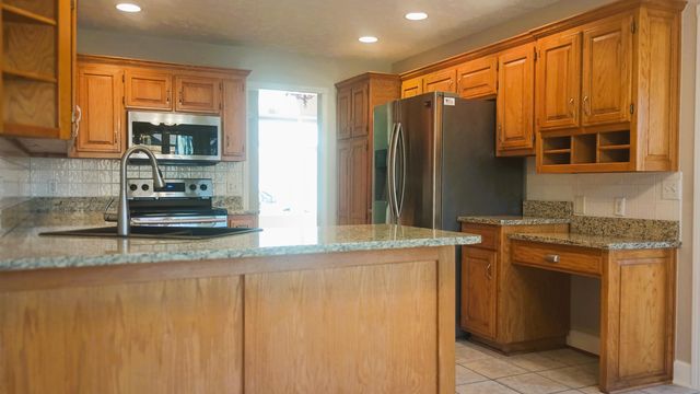 2301 W Camino Alto Street, Springfield, MO 65810