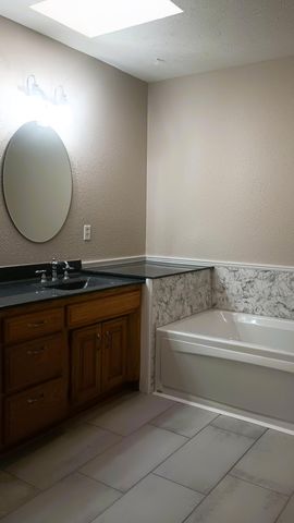 2301 W Camino Alto Street, Springfield, MO 65810