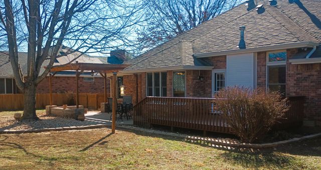 2301 W Camino Alto Street, Springfield, MO 65810