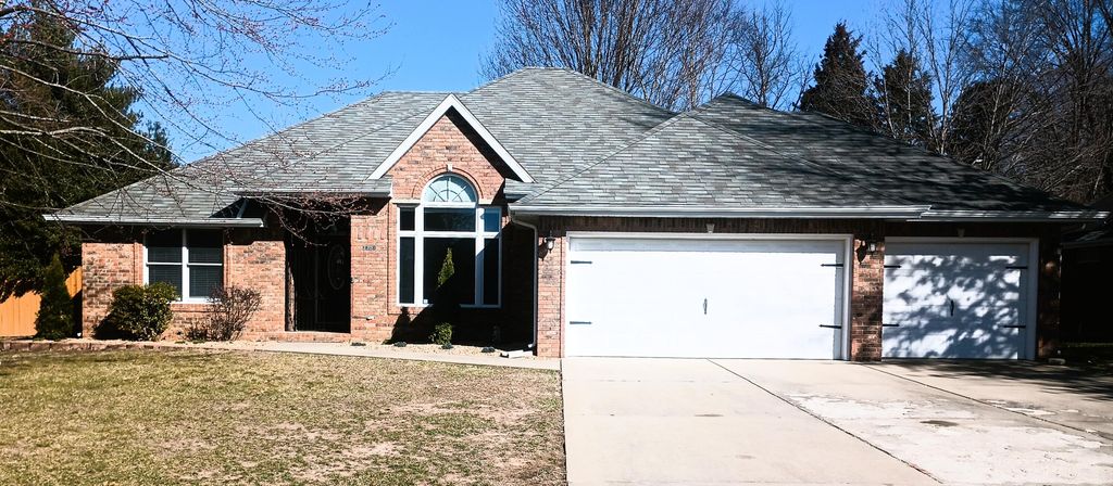 2301 W Camino Alto Street, Springfield, MO 65810