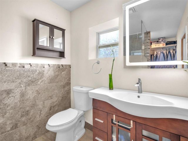 1911 N 53rd Ave, Hollywood, FL 33021